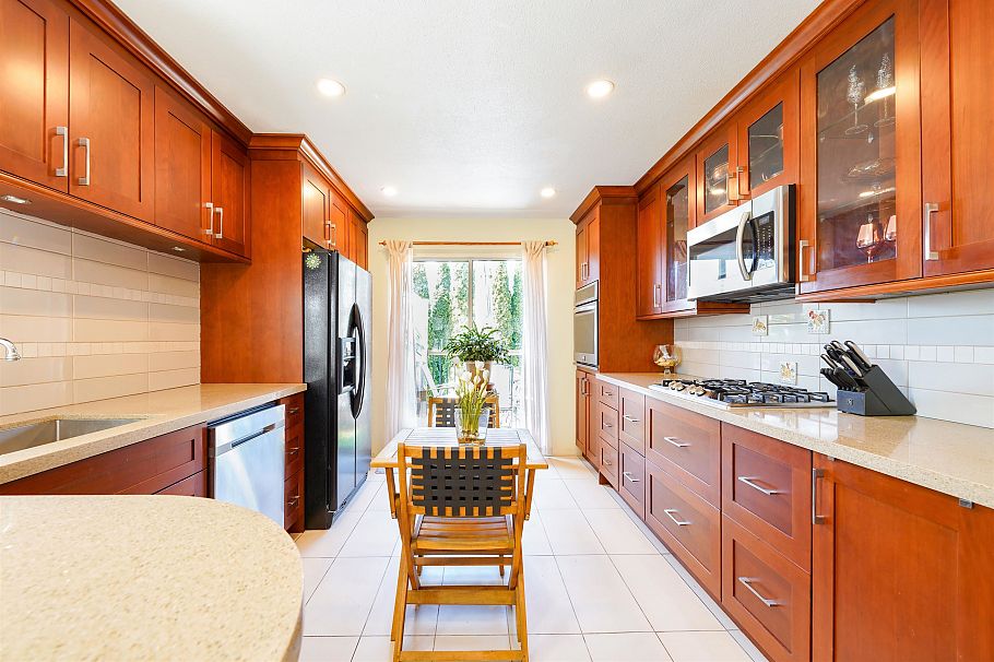 883 Nairn Court North Vancouver, BC - 15