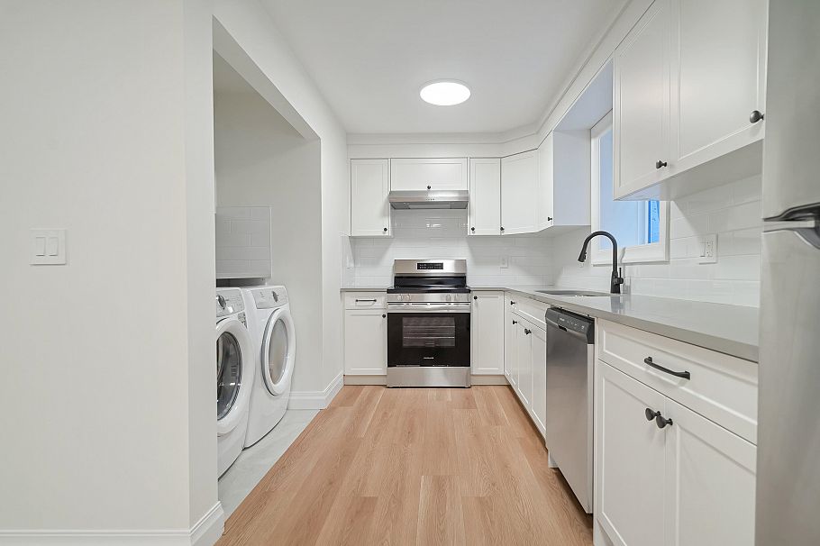 780 E 10th Street North Vancouver, BC - 34