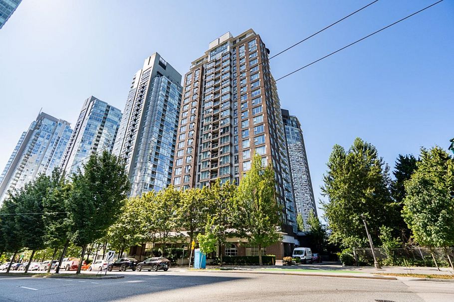908 550 Pacific Street Vancouver, BC - 1