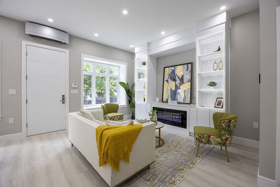 1 5808 Lanark Street Vancouver, BC - 5