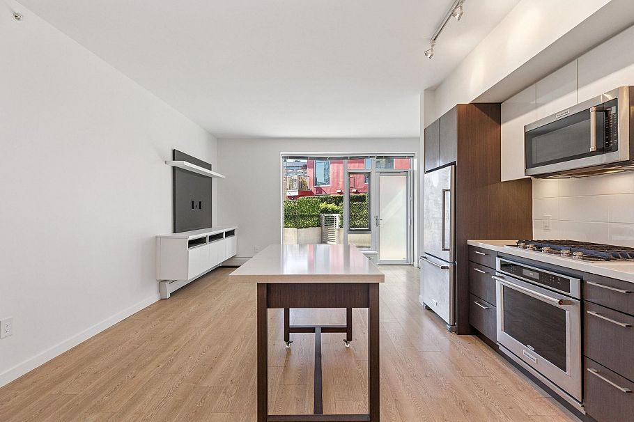 215 384 E 1st Avenue Vancouver, BC - 10