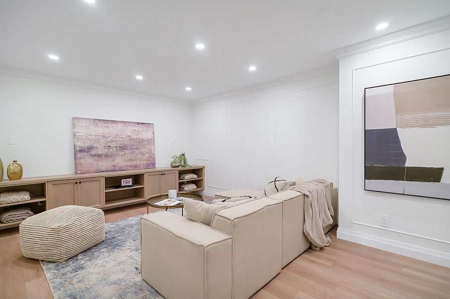 780 E 10th Street North Vancouver, BC - 30