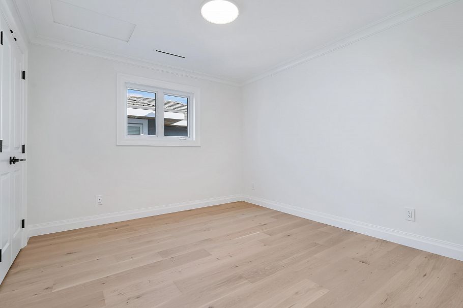 780 E 10th Street North Vancouver, BC - 25