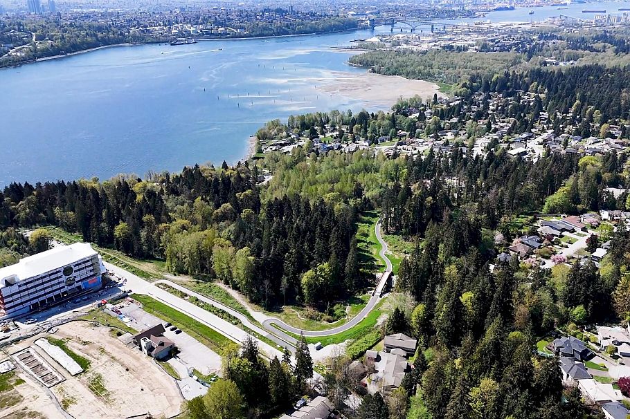 883 Nairn Court North Vancouver, BC - 39