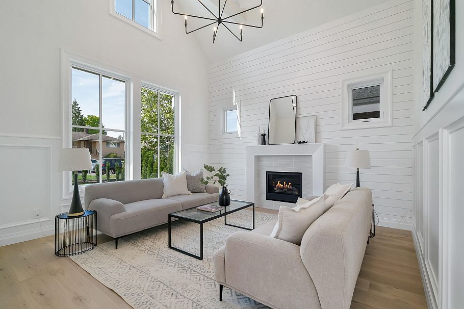 780 E 10th Street North Vancouver, BC - 3