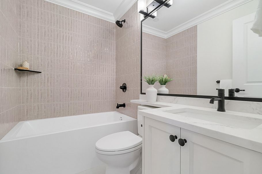 780 E 10th Street North Vancouver, BC - 26