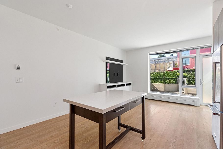 215 384 E 1st Avenue Vancouver, BC - 9