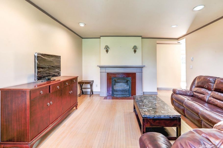 3870 W 17th Avenue Vancouver, BC - 4