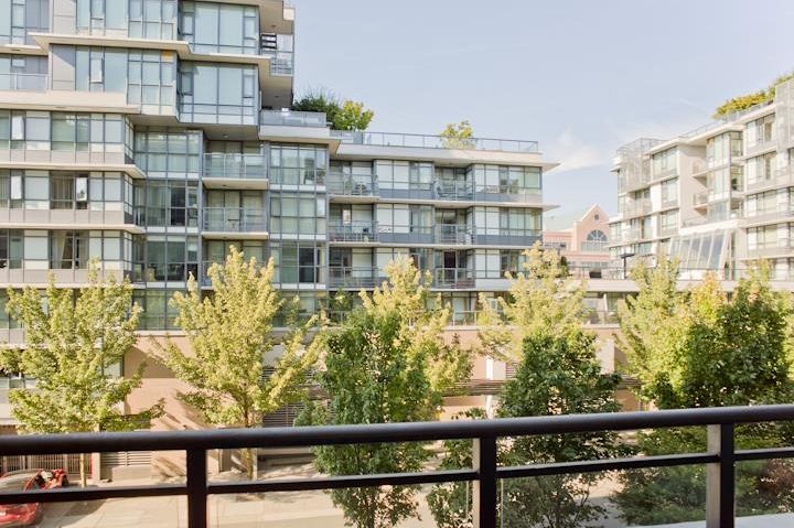 302 2033 W 10th Avenue Vancouver, BC - 1