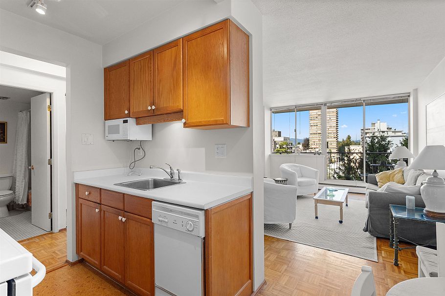 904 1850 Comox Street Vancouver, BC - 12