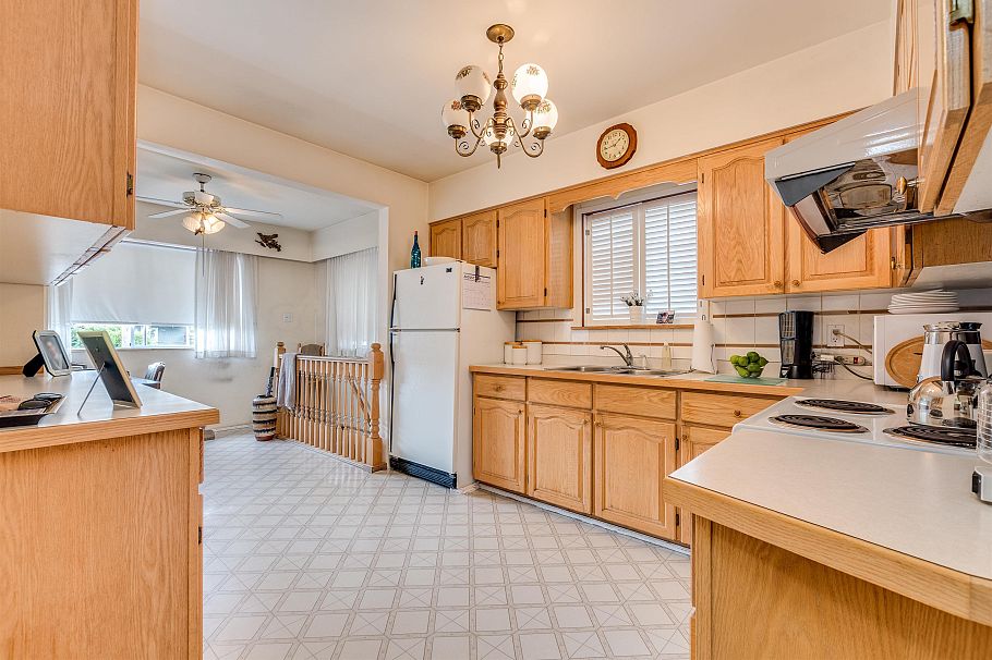 2236 Kitchener Street Vancouver, BC - 10