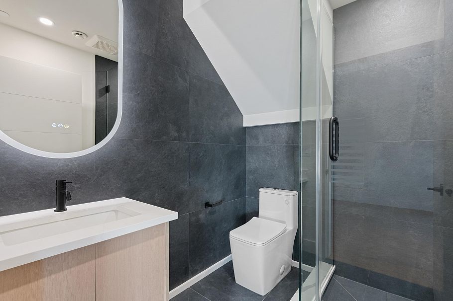 2111 E 46th Avenue Vancouver, BC - 39