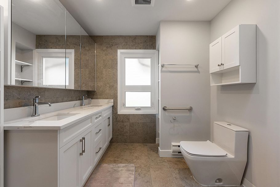 4603 W 5th Avenue Vancouver, BC - 10