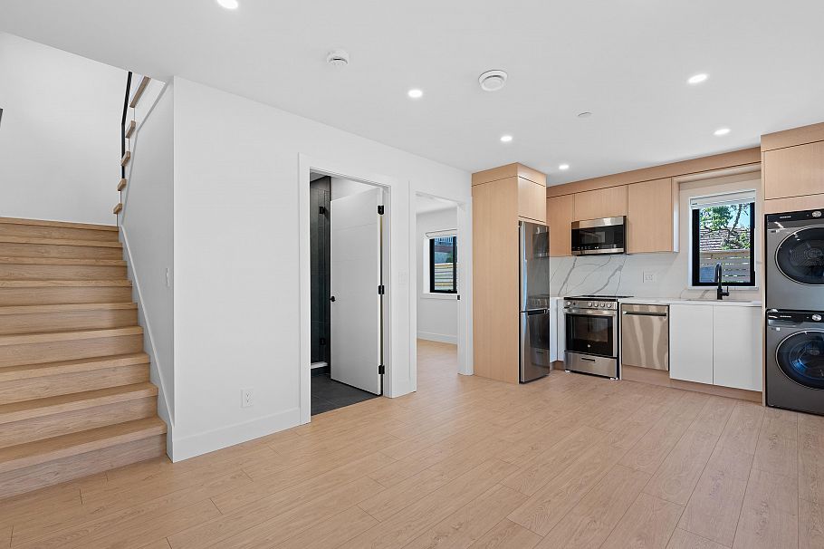 2111 E 46th Avenue Vancouver, BC - 36