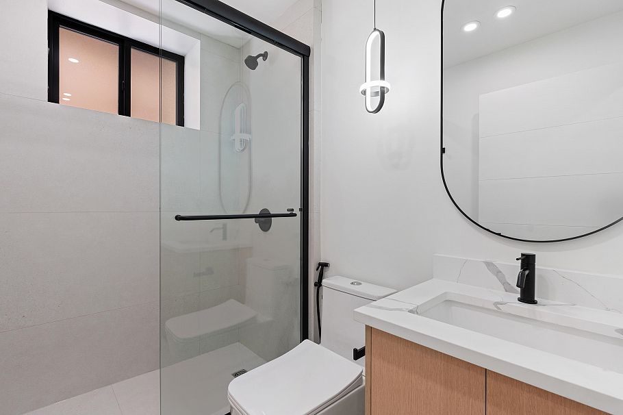 2111 E 46th Avenue Vancouver, BC - 32