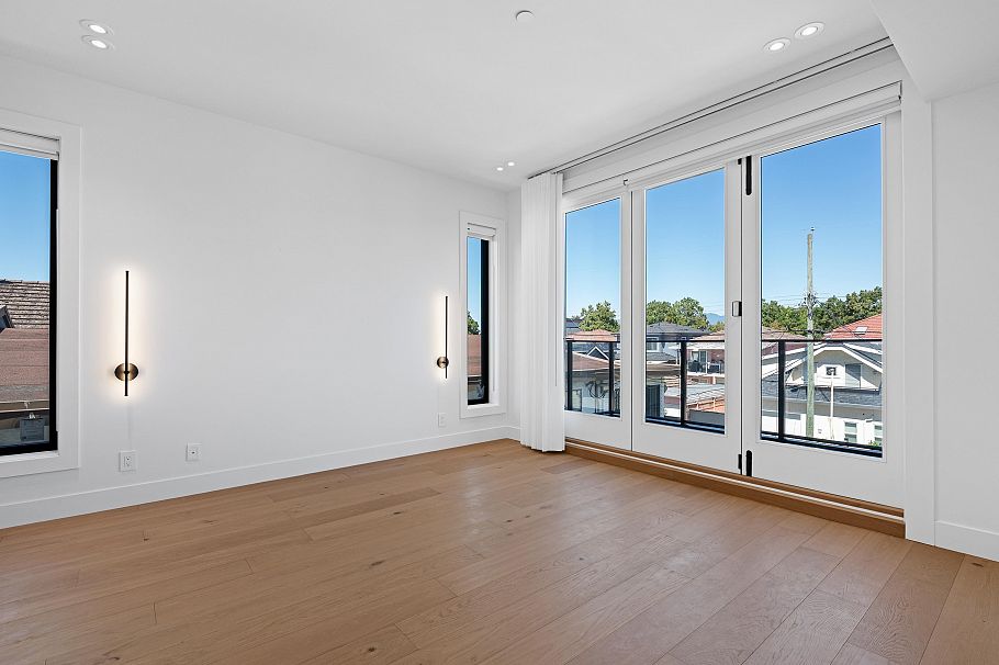 2111 E 46th Avenue Vancouver, BC - 14