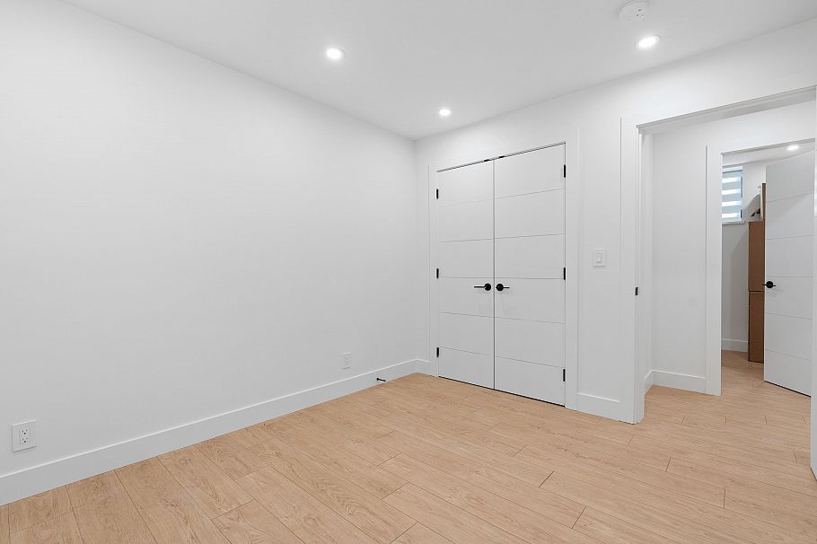 2111 E 46th Avenue Vancouver, BC - 34