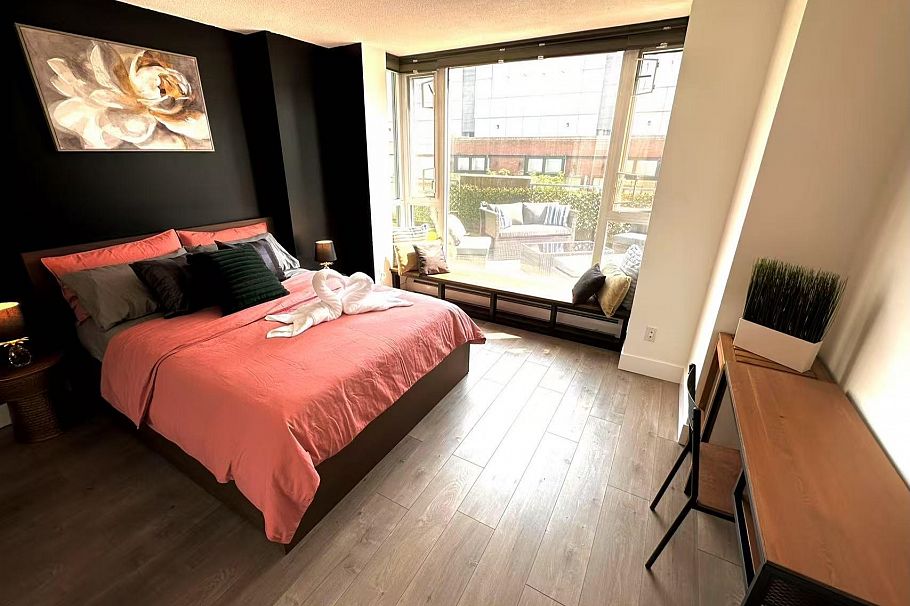 311 555 Abbott Street Vancouver, BC - 9