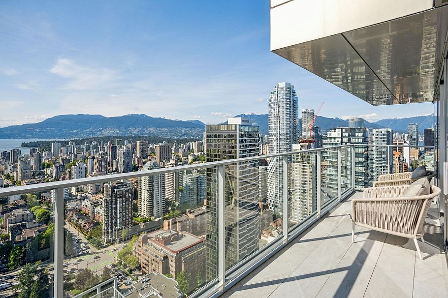 4903 1480 Howe Street Vancouver, BC - 2
