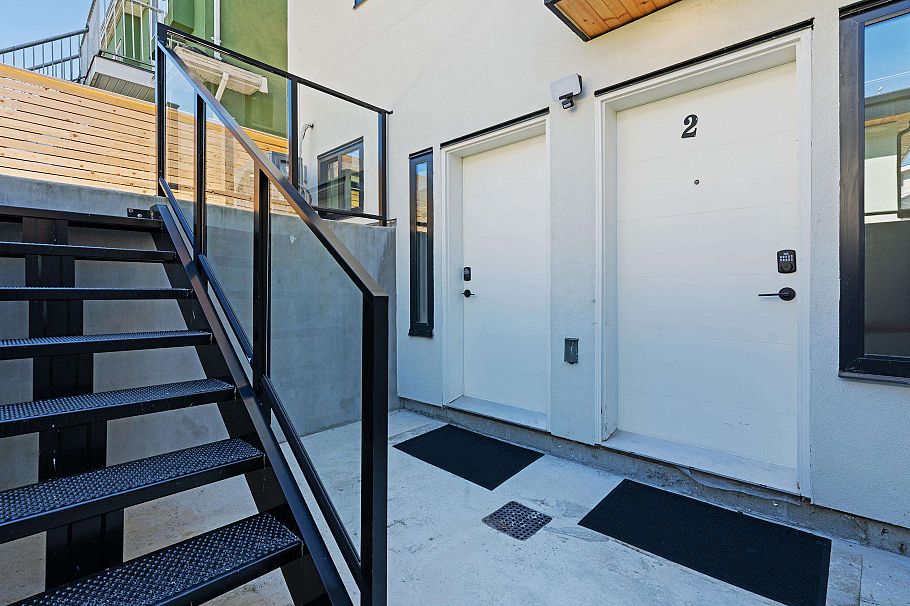 2111 E 46th Avenue Vancouver, BC - 30