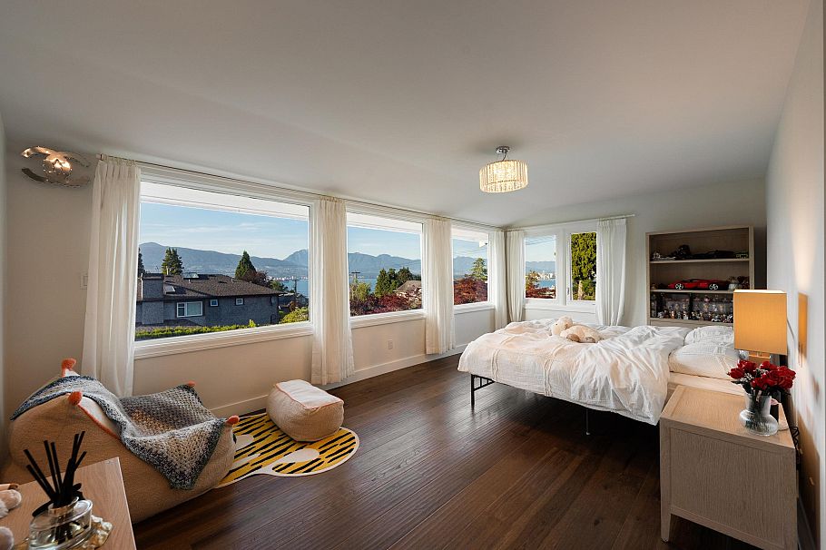 4603 W 5th Avenue Vancouver, BC - 4