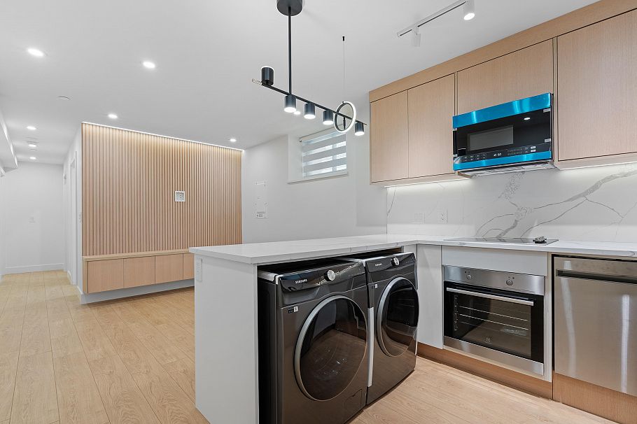 2111 E 46th Avenue Vancouver, BC - 31