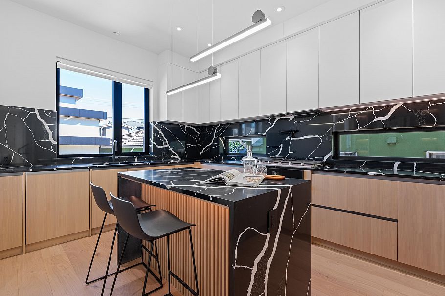 2111 E 46th Avenue Vancouver, BC - 9