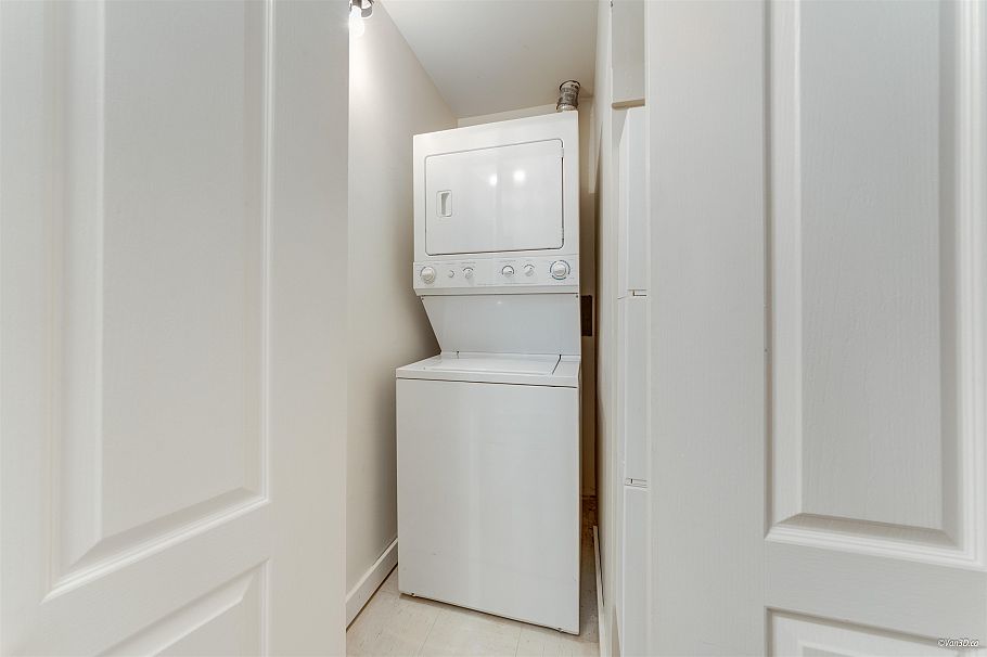 201 985 10th Avenue Vancouver, BC - 9