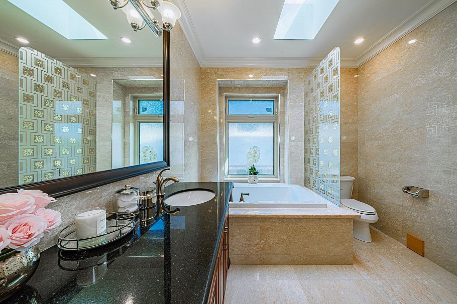 7165 Maple Street Vancouver, BC - 21