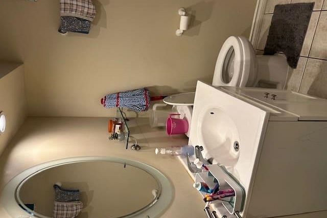 7592 Fraser Street Vancouver, BC - 8