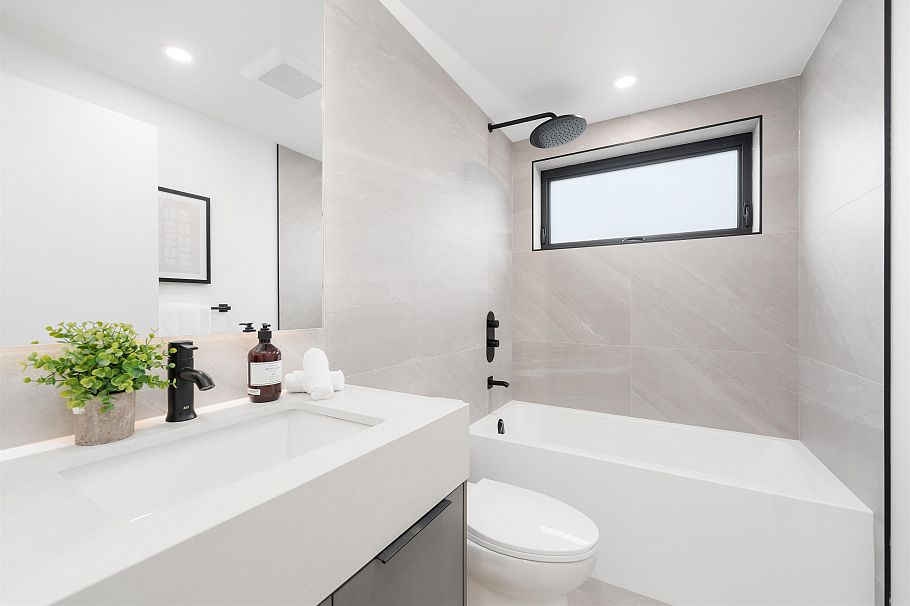 1 3118 Windsor Street Vancouver, BC - 20