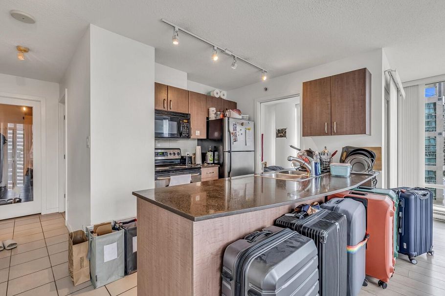 1710 610 Granville Street Vancouver, BC - 3