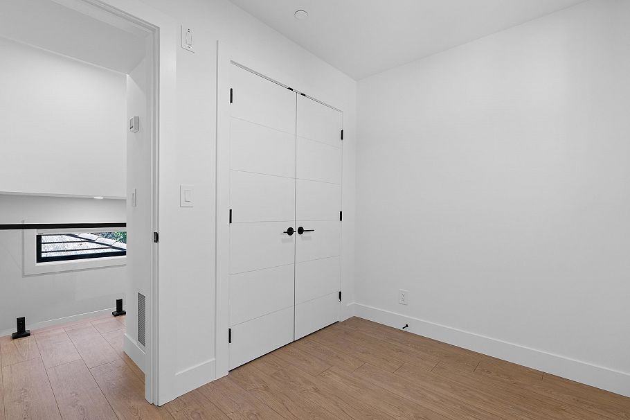 2111 E 46th Avenue Vancouver, BC - 38