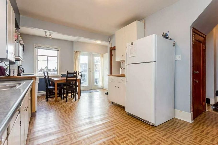 4358 Victoria Drive Vancouver, BC - 9