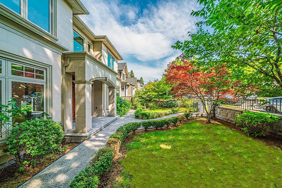 7165 Maple Street Vancouver, BC - 34