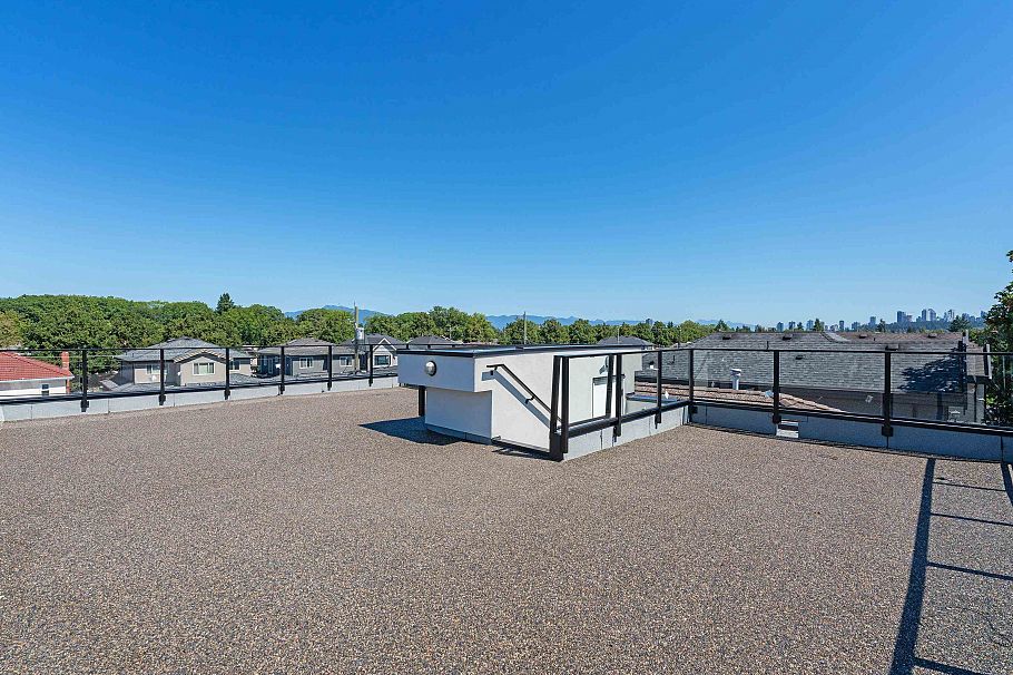 2111 E 46th Avenue Vancouver, BC - 26