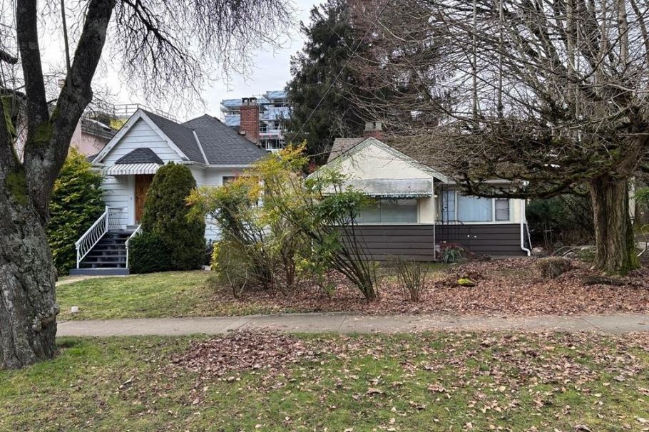 970 W 64th Avenue Vancouver, BC - 1