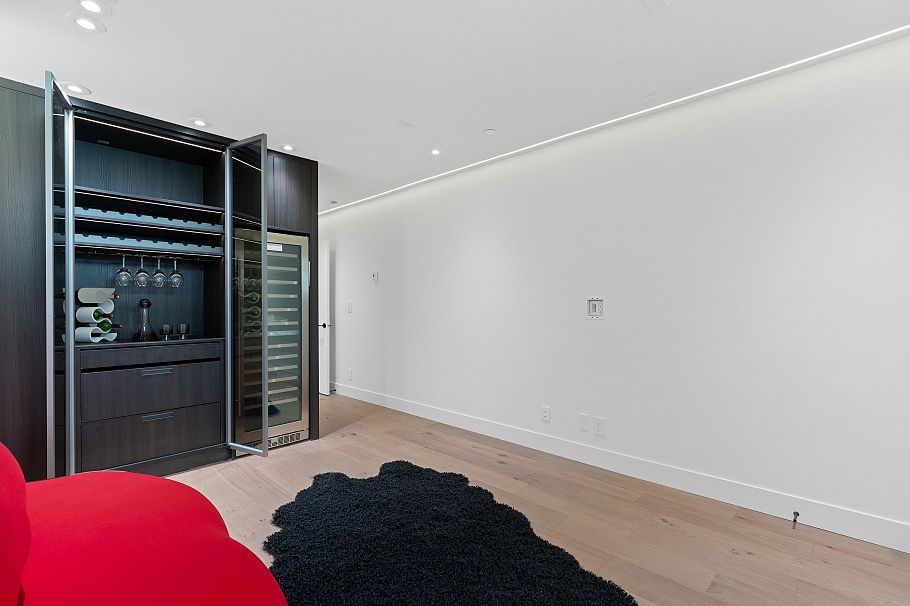 2111 E 46th Avenue Vancouver, BC - 28