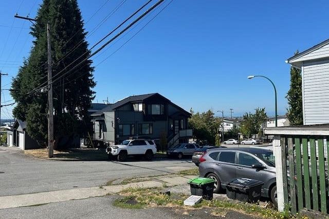 7592 Fraser Street Vancouver, BC - 21