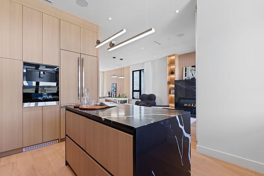 2111 E 46th Avenue Vancouver, BC - 11