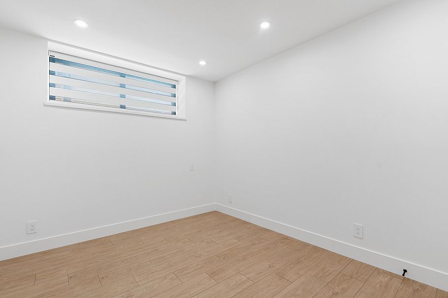 2111 E 46th Avenue Vancouver, BC - 33