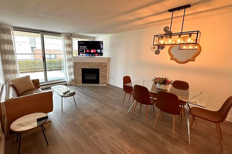 311 555 Abbott Street Vancouver, BC - 2