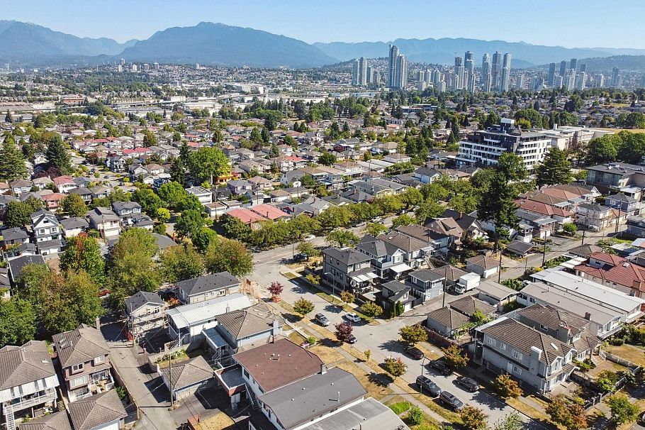 3849 Windermere Street Vancouver, BC - 38