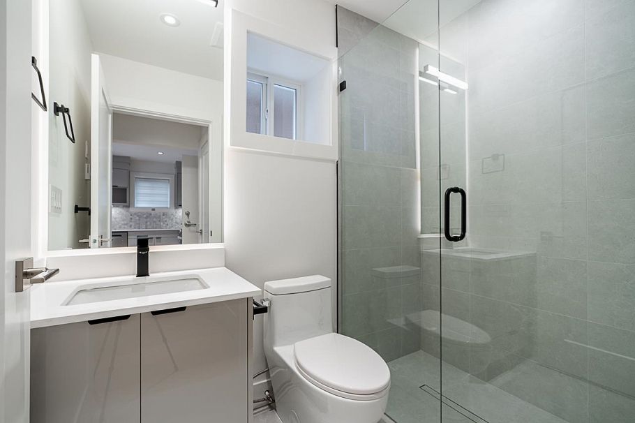 2561 W 2nd Avenue Vancouver, BC - 33