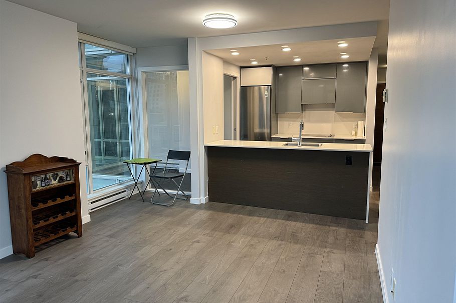 1009 161 W Georgia Street Vancouver, BC - 2