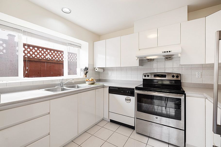 8573 Laurel Street Vancouver, BC - 2