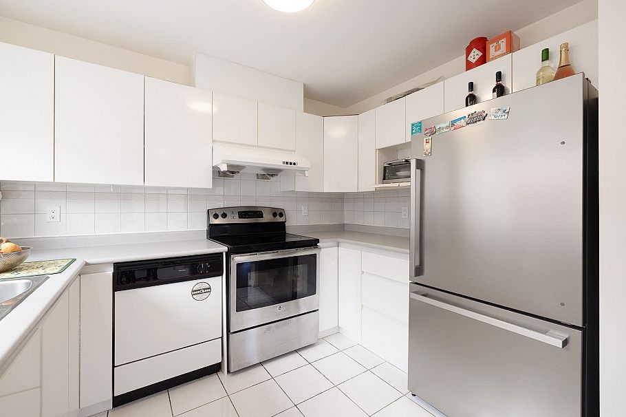 8573 Laurel Street Vancouver, BC - 3