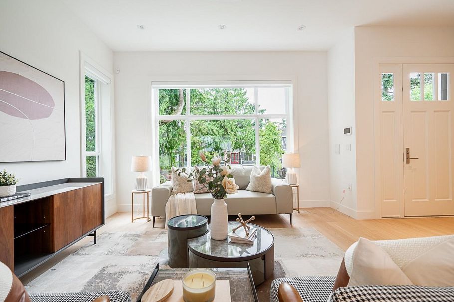 2561 W 2nd Avenue Vancouver, BC - 7