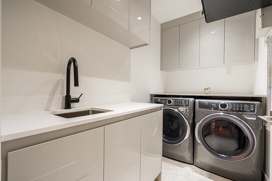 2561 W 2nd Avenue Vancouver, BC - 29