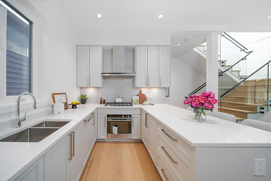 5836 Highbury Street Vancouver, BC - 9